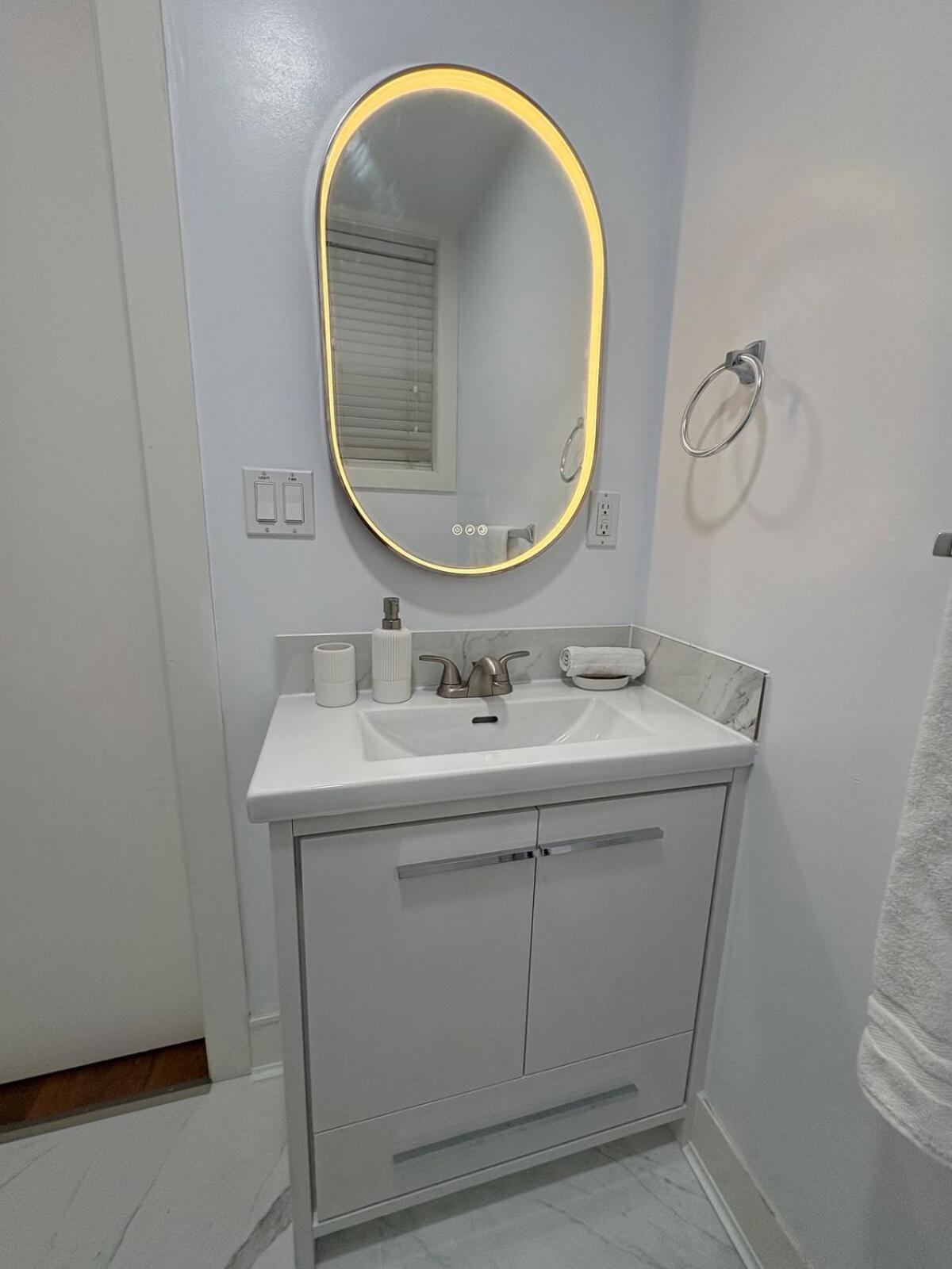 Guest Room With Private Bath In Langford Βικτώρια Εξωτερικό φωτογραφία
